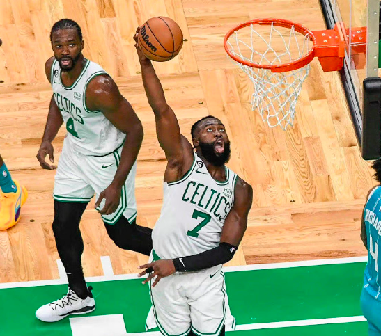 九游娱乐中心窗口期巴黎圣日耳曼调整名单以备法国杯窗口期费耶诺德外线爆发，网友：清晨复出首秀引欢呼的简单介绍